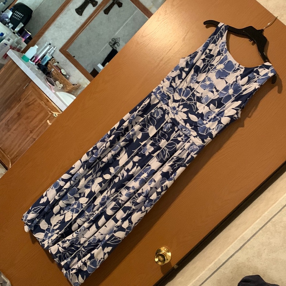 Floral Blue and White Sleeveless Dress